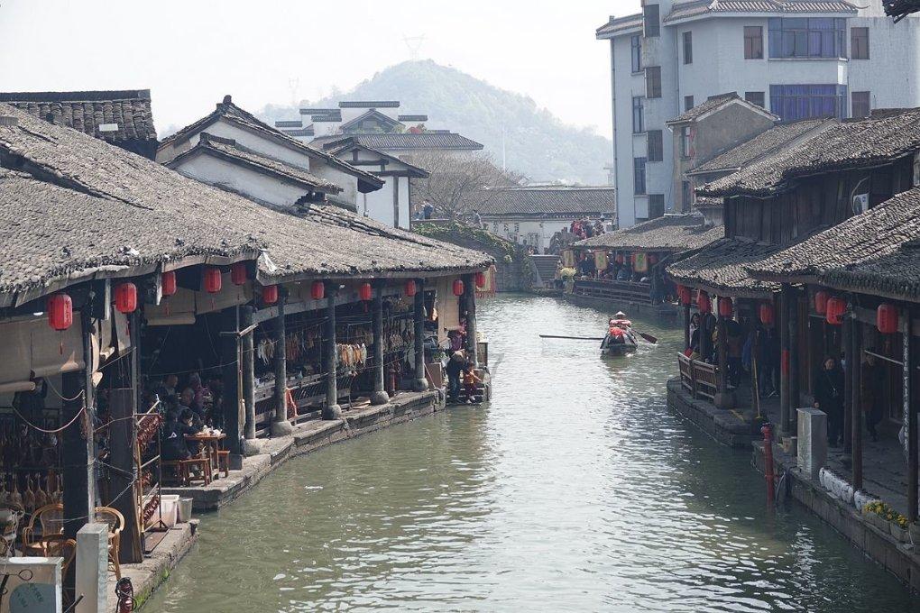 本以为是烂剧，结果首播好评不断，笑出腹肌，《金屋藏夫》凭什么